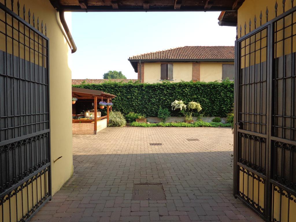 Il Sole Del Borgo Bed and Breakfast Binasco Exterior foto